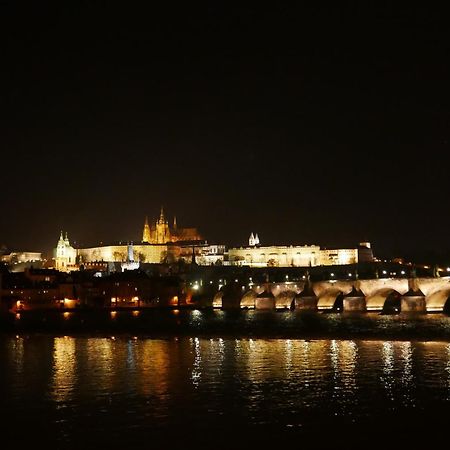 Grace Apartment By Prague Castle Bagian luar foto