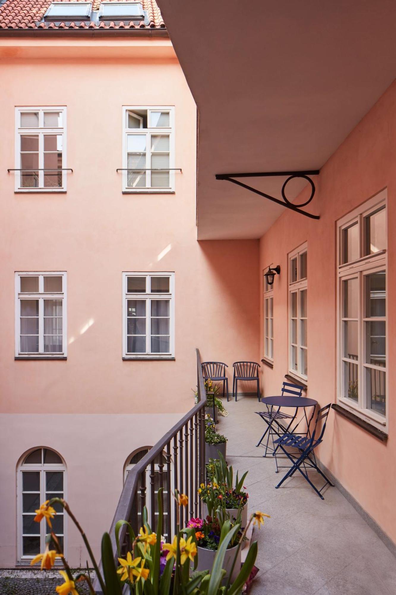 Grace Apartment By Prague Castle Bagian luar foto